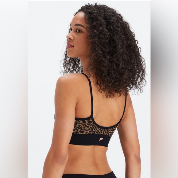 FABLETICS 2 piece Seamless Cheetah Print Set with bralette and Pants Size Small - Picture 3 of 11